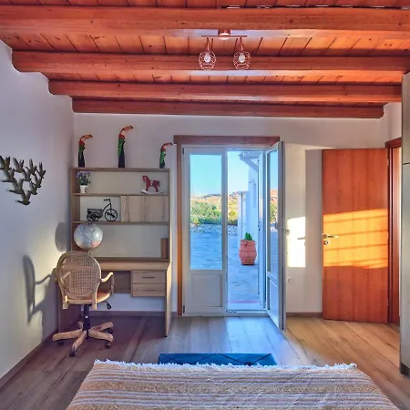 Stella, Lefkes Paros レフケス