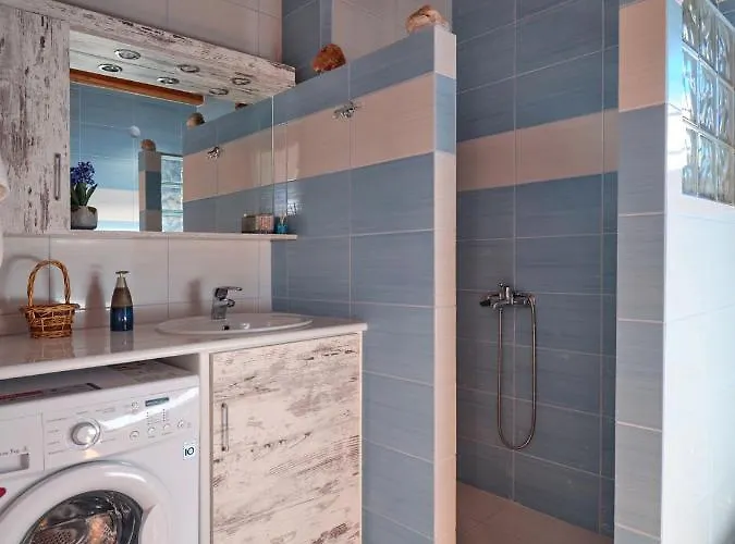 Stella, Lefkes Paros