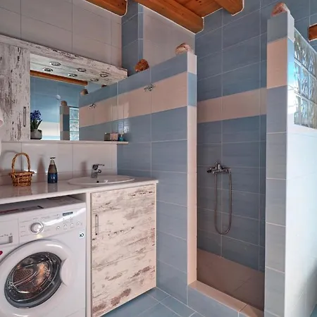 Stella, Lefkes Paros